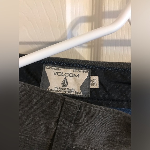 Volcom Shorts - Picture 3 of 4